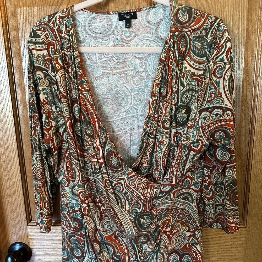 Talbots Woman Faux Wrap Top.  Size 1X Rust/Green/Brown Paisley 3/4 Sleeve V Neck